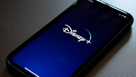 Så laddar du ner filmer Disney+